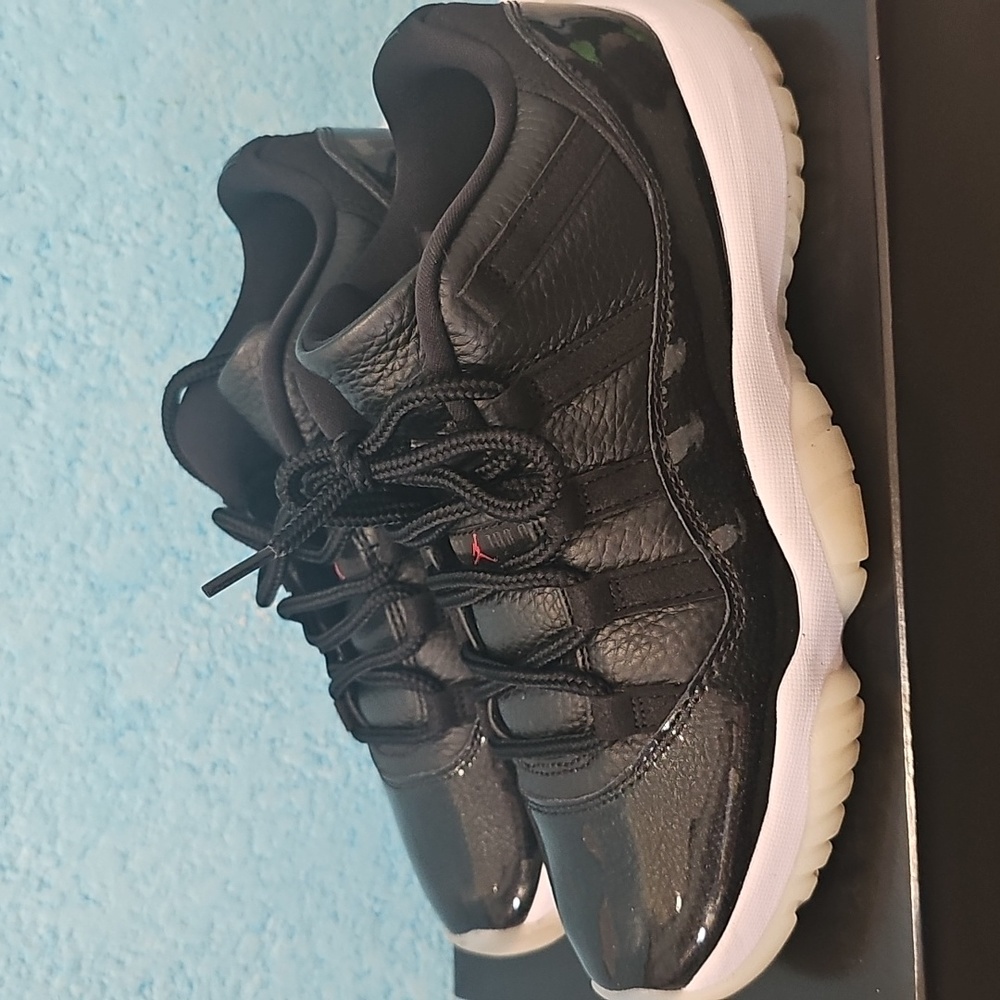 JORDAN 11 low size 9